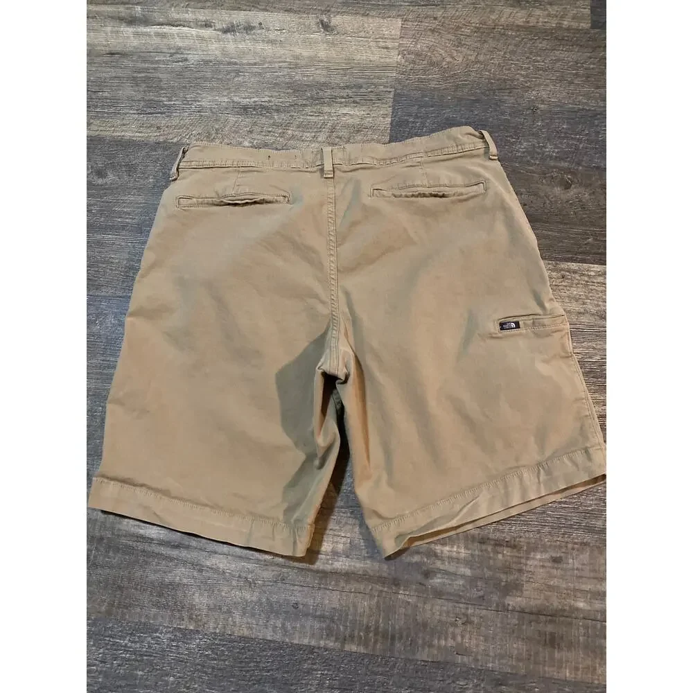 The North Face Men's Khaki Flat Front Shorts, 38